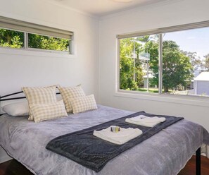 4 bedrooms, iron/ironing board, free WiFi