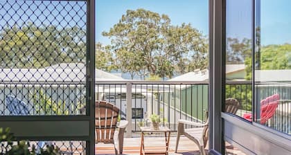 Welcome to "Bay 13" The Perfect Family Retreat with Inground Pool