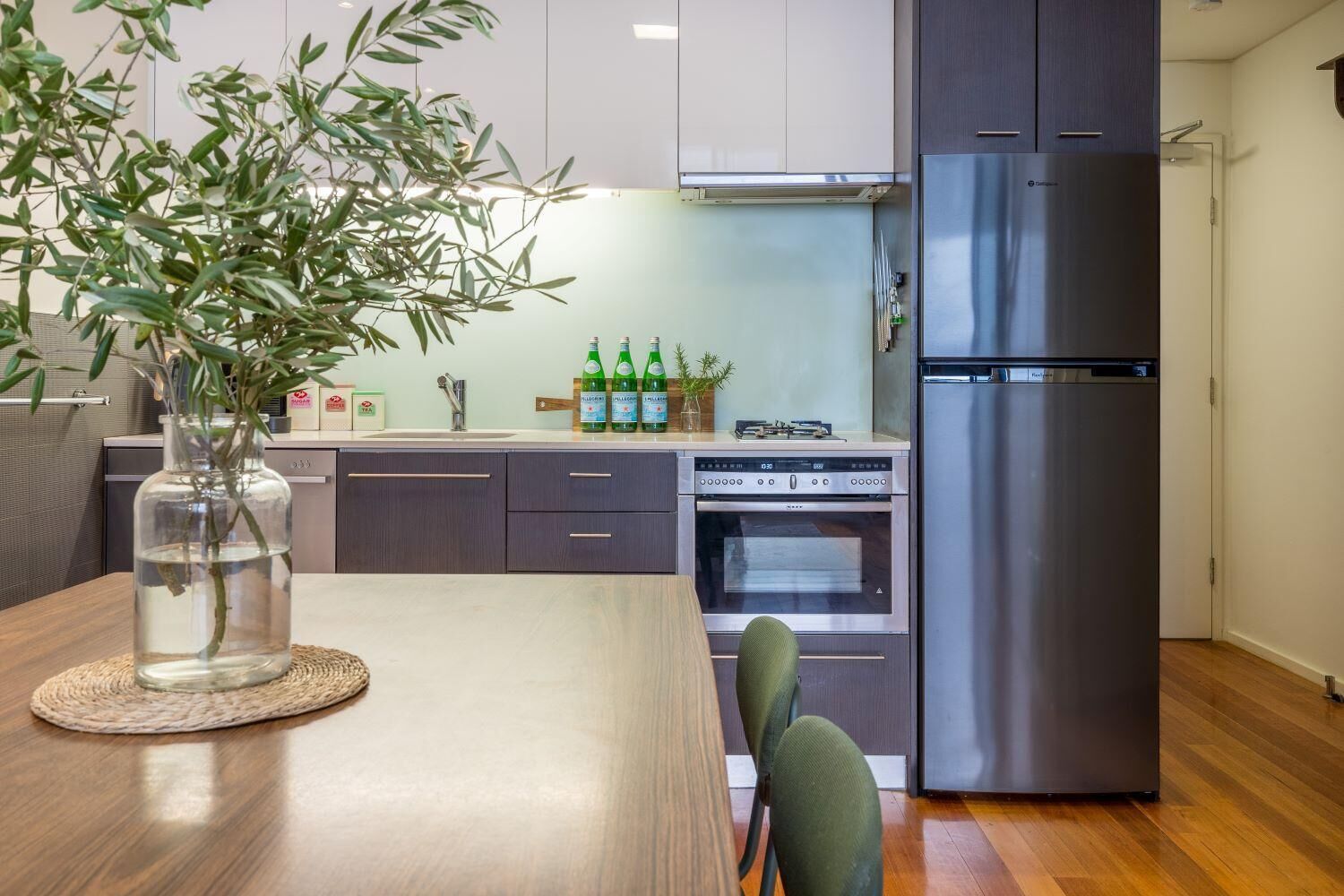 Fridge, oven, dishwasher, coffee/tea maker