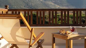 Deluxe Suite, Balcony, Mountain View | Terrace/patio