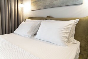 Suite Deluxe, balcón, vistas a la montaña | Caja fuerte, cortinas opacas, sistema de insonorización