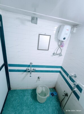 Comfort Shared Dormitory | Bathroom | Shower, slippers, towels