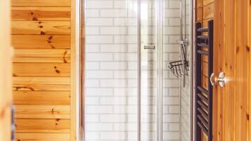 Serviettes fournies, savon, papier toilette