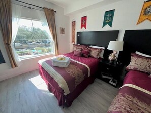 1 bedroom, desk, iron/ironing board, travel cot - DIsney Potter Themed Condo * FREE Shuttle & Parking * Univeral & Epic Shuttle (Orlando)