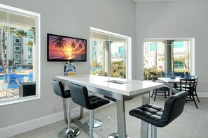 Dining - DIsney Potter Themed Condo * FREE Shuttle & Parking * Univeral & Epic Shuttle (Orlando)