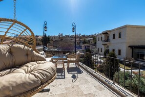 Deluxe Room, Garden View | Terrace/patio