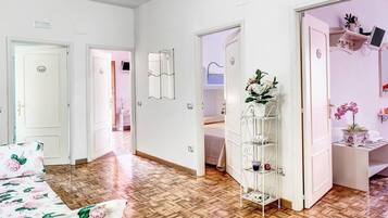 5 Schlafzimmer, Schreibtisch, Bügeleisen/Bügelbrett, kostenloses WLAN