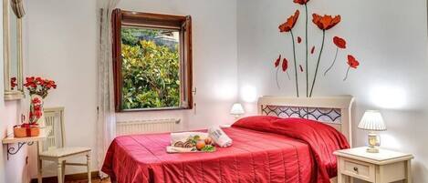 5 bedrooms, desk, iron/ironing board, free WiFi