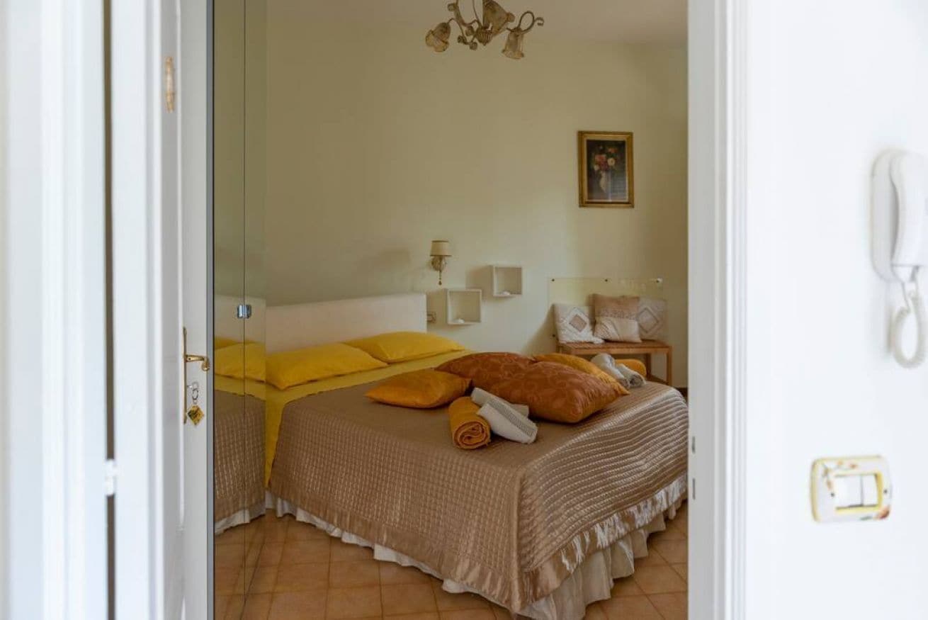5 Schlafzimmer, Schreibtisch, Bügeleisen/Bügelbrett, kostenloses WLAN
