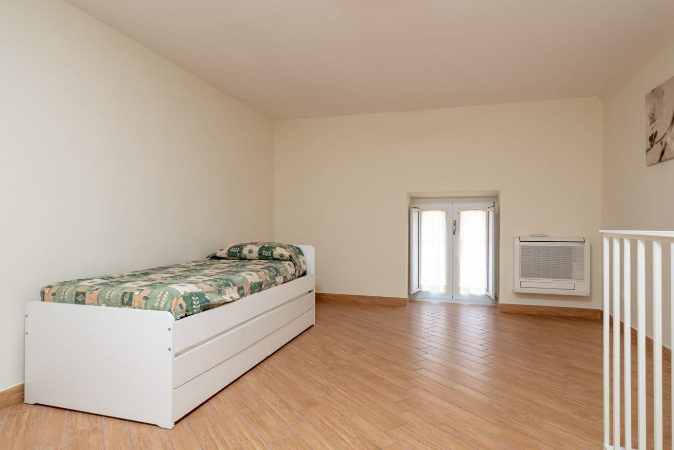2 bedrooms, iron/ironing board, travel crib, free WiFi