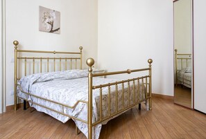 2 bedrooms, iron/ironing board, travel crib, free WiFi