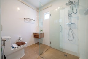 Exclusive Villa, 2 Bedrooms, Pool View, Beachside | Bathroom