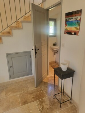 Interior - Spacious 4 bedroom mas with AC, WiFi, wonderful view in a nice and quite place (Lioux)