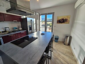 Fridge, microwave, oven, dishwasher - Spacious 4 bedroom mas with AC, WiFi, wonderful view in a nice and quite place (Lioux)