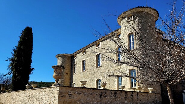 A stone building with a tower, large windows, and a courtyard with a tree. - Spacious 4 bedroom mas with AC, WiFi, wonderful view in a nice and quite place (Lioux)