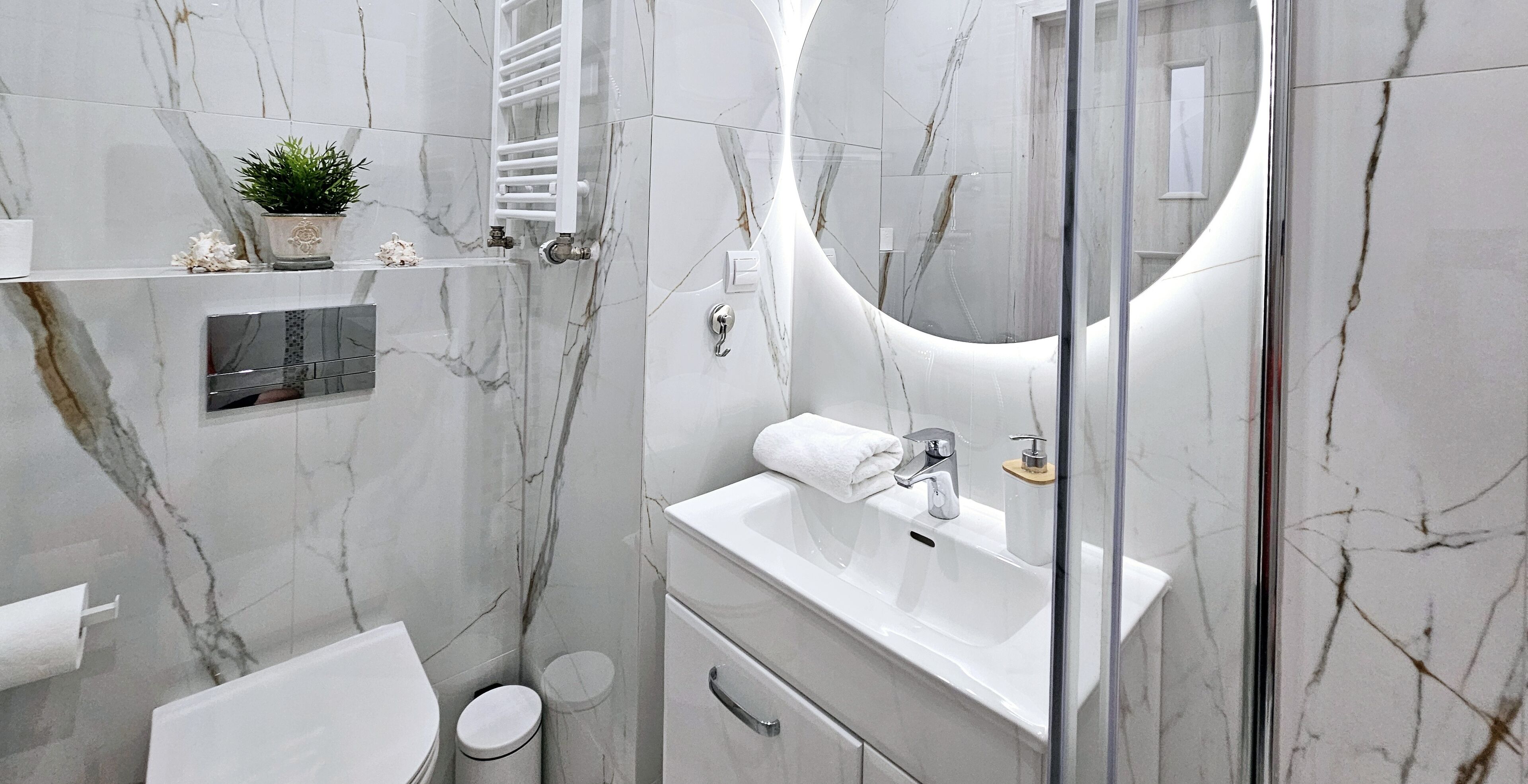 舒适公寓 | 浴室 | 吹风机、毛巾