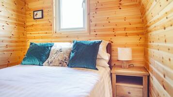 1 bedroom, desk, WiFi, bed sheets