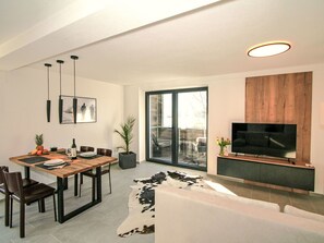 TV - Beautiful apartment for 3 people with WIFI, TV and terrace (Axams)