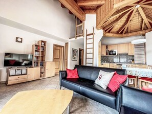 TV, fireplace - Beautiful apartment for 6 people with WIFI, TV and balcony (Saas-fee)