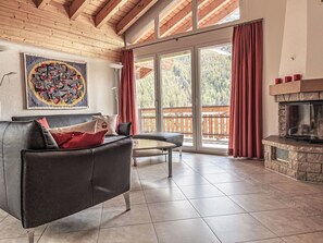 TV, fireplace - Beautiful apartment for 6 people with WIFI, TV and balcony (Saas-fee)