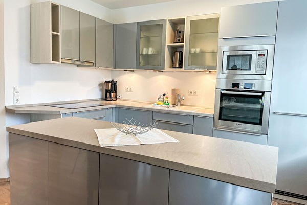 Cabinetry, Küche, Küchengerät, Countertop, Möbel, Interior Design, Major Appliance, Flooring, Haushaltsgerät, Holz