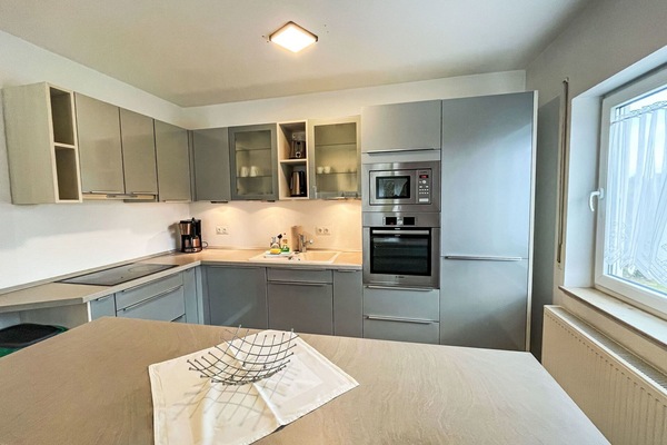 Küche, Küchengerät, Cabinetry, Countertop, Möbel, Major Appliance, Flooring, Interior Design, Holz, Haushaltsgerät