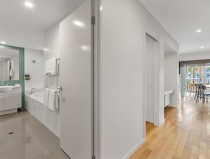 Interior - The Sand Resort Kingscliff - Dual Key Pool View (3208/09) (Tweed)