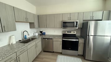 Refrigerador, microondas, horno, placa de cocina