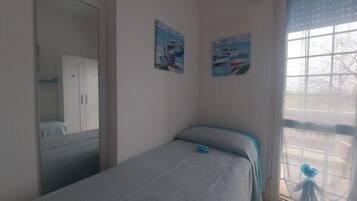 1 bedroom, bed sheets