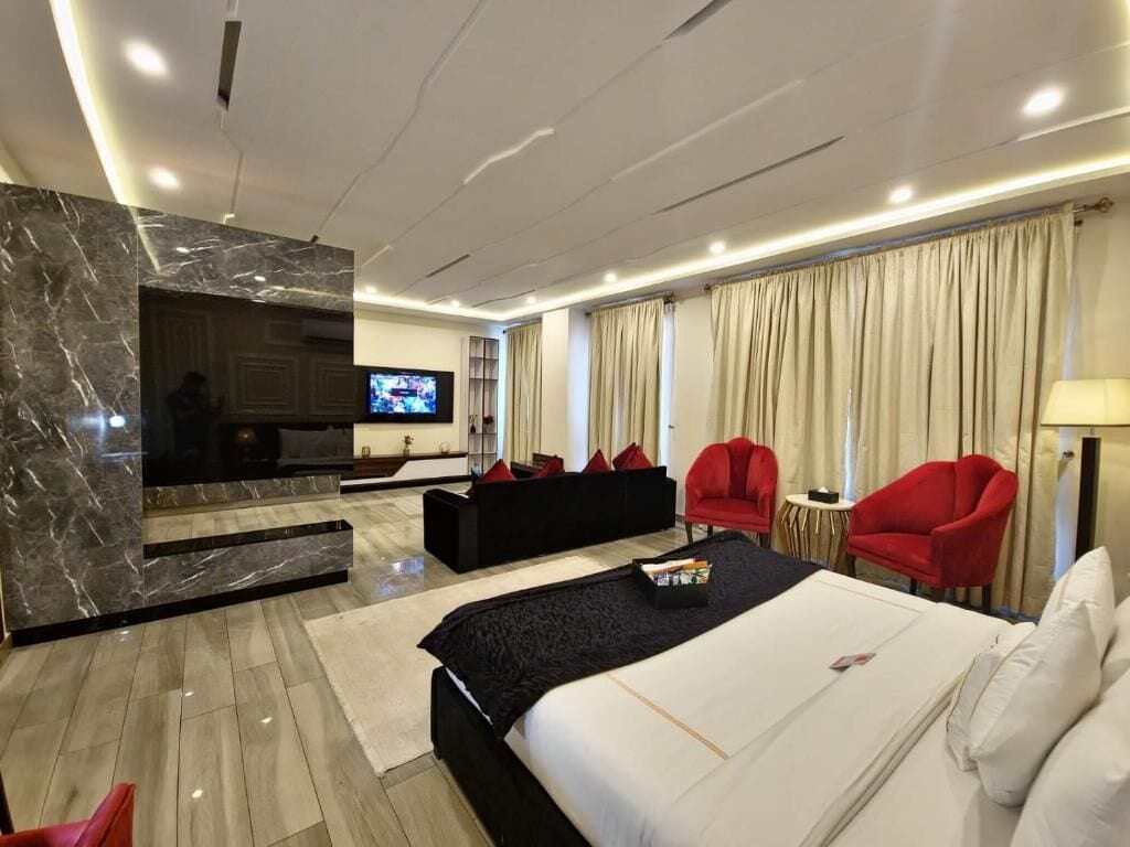 Superior Studio Suite, City View