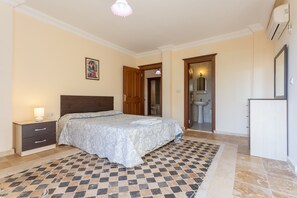 5 chambres, Wi-Fi, draps fournis