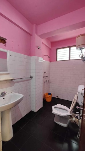 Standard Double Room | Bathroom