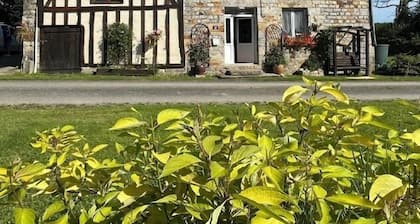 'SERENDIPITY' Charming 2-bedroom cottage in lovely Domfront en Poiraie with WiFi