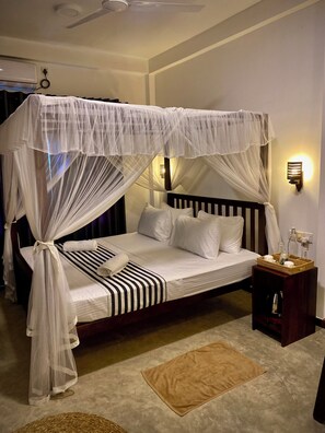 5 habitaciones, tabla de planchar con plancha, wifi y ropa de cama 