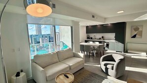 TV - Private terrace above the Miami skyline: 1BR corner unit, 25th floor, Downtown Miami (Miami)
