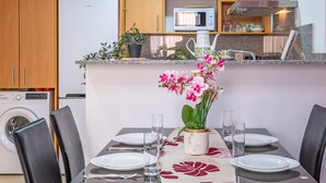 Kaffetrakter/tekoker, kjøleskap, mikrobølgeovn og ovn