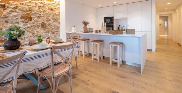 Dining - Apartment Port Palamós with Wifi and Air Conditioning (Palamós)