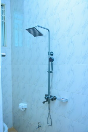 Combined shower/bathtub, slippers, towels, soap