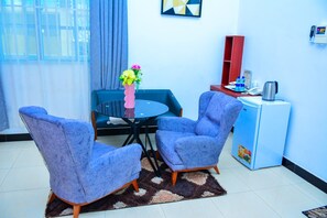Desk, laptop workspace, free WiFi - MARKDON EXECUTIVE LODGE KISASA (Dodoma)
