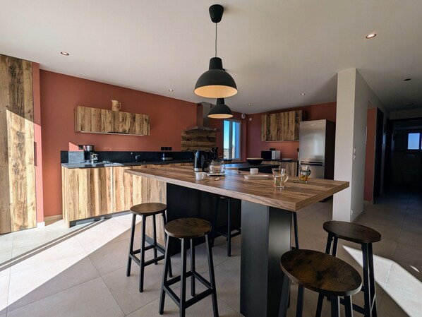 Kühlschrank, Mikrowelle, Geschirrspüler