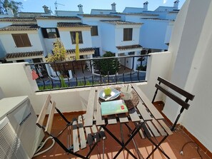 Outdoor dining - Ibiza-style vacation home with terrace right on the beach. Great pools. (Dénia)