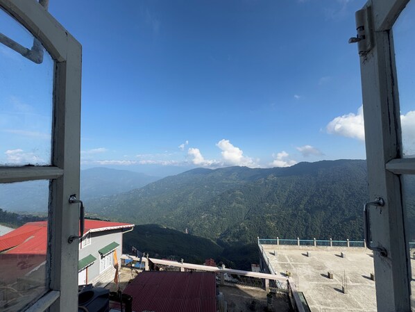 Executive Double Room, Mountain View | Mountain view - Bon Best Inn (Darjeeling)