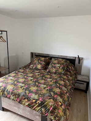1 bedroom, free WiFi, bed sheets