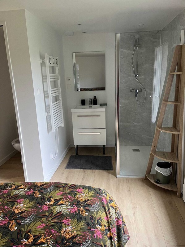 1 غرفة نوم وواي فاي مجانًا وملاءات أسرّة