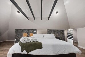 3 habitaciones, escritorio, tabla de planchar con plancha y wifi gratis 