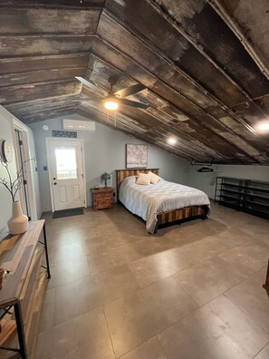 1 dormitorio, tabla de planchar con plancha, wifi gratis y ropa de cama