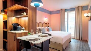 In-room safe, soundproofing, free WiFi, bed sheets