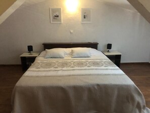 2 bedrooms, iron/ironing board, WiFi, bed sheets - Villa Karina Tar, family house in the center (Tar)