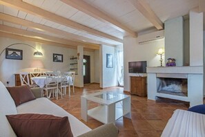 Smart TV - Villa Karina Tar, family house in the center (Tar)