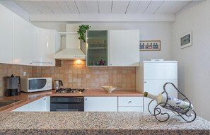 Microondas, horno, parrilla de estufa y lavavajillas 